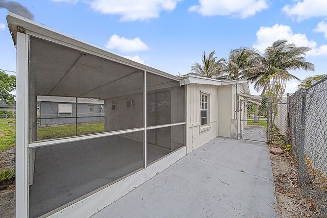 301 SE 21st Avenue, Boynton Beach, FL 33435