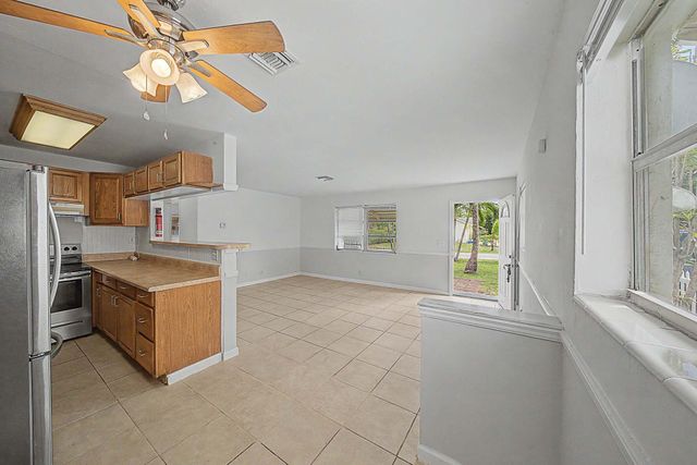 301 SE 21st Avenue, Boynton Beach, FL 33435
