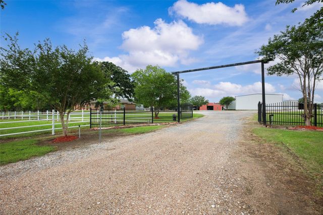 128 Duke Road, Bedias, TX 77831