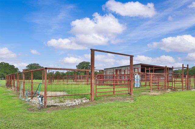 128 Duke Road, Bedias, TX 77831