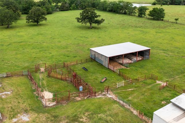 128 Duke Road, Bedias, TX 77831