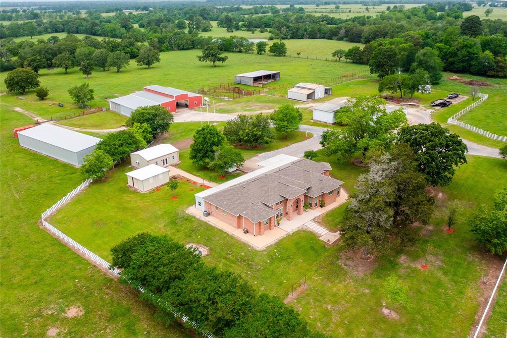 128 Duke Road, Bedias, TX 77831