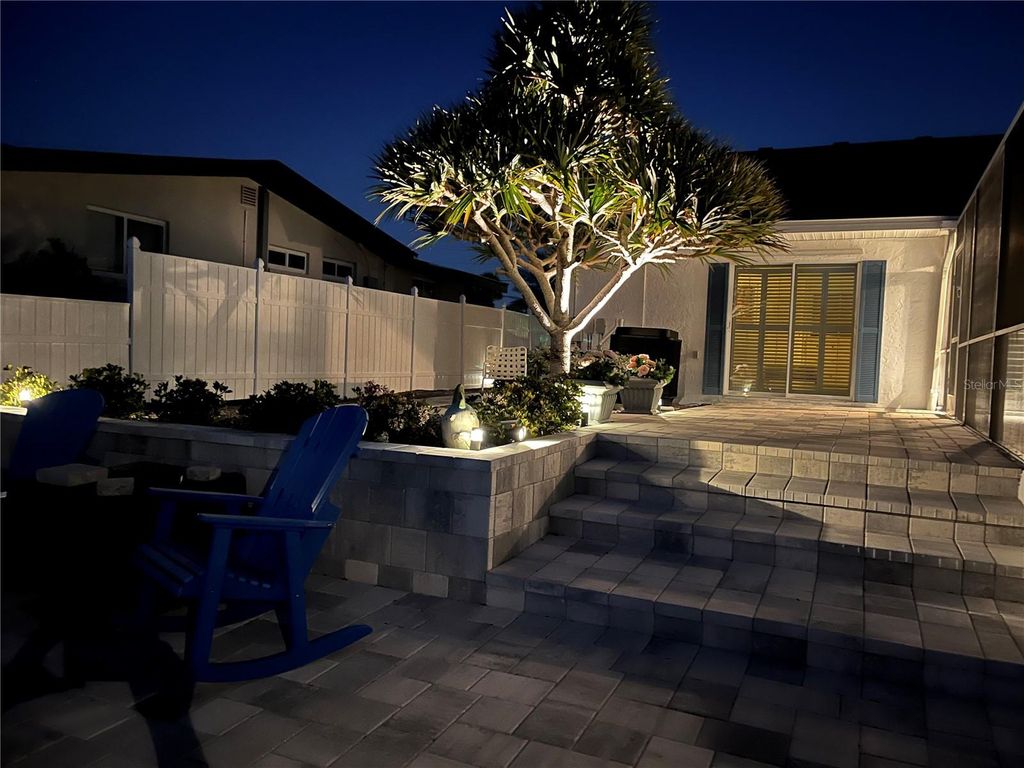 Image 7 of property listing at 3704 100TH STREET W, Bradenton, FL 34210