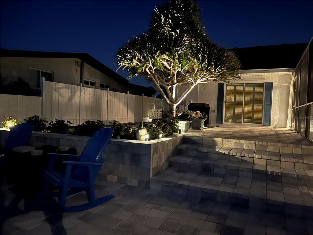 Image 8 of property listing at 3704 100TH STREET W, Bradenton, FL 34210