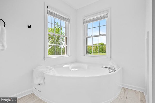 42827 SPINKS FERRY RD, Leesburg, VA 20176