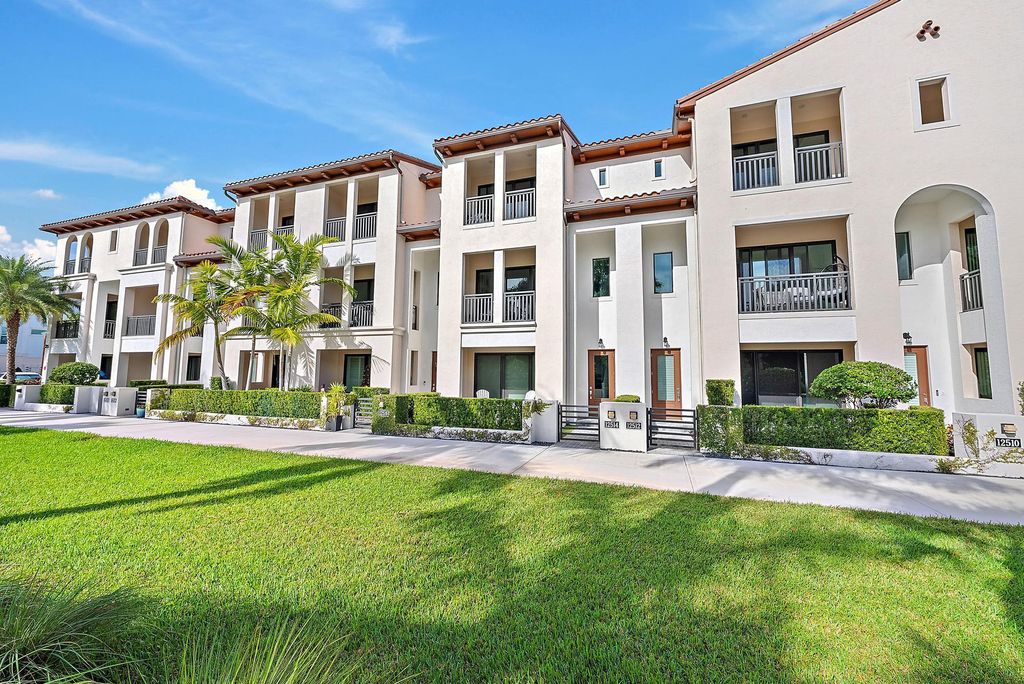 12514 Gross Pointe Drive, Palm Beach Gardens, FL 33418