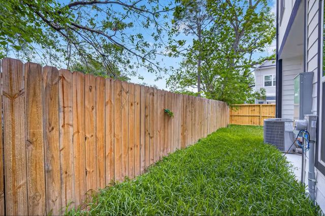 211 Clark Meadows Lane, Houston, TX 77076