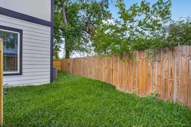 211 Clark Meadows Lane, Houston, TX 77076