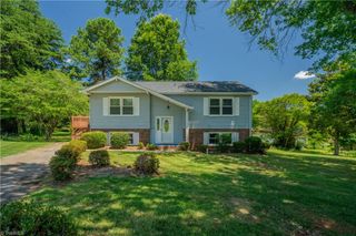 3228 W Loftyview Court, High Point, NC 27260