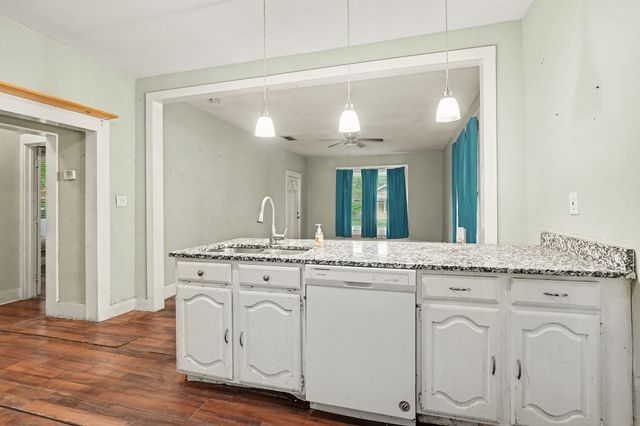 714 Ritchey Street, Gainesville, TX 76240