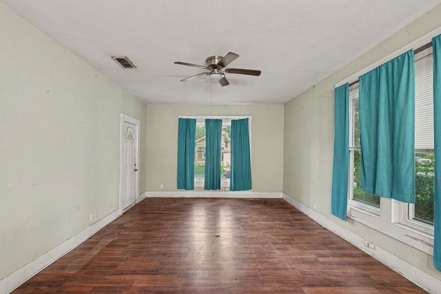 714 Ritchey Street, Gainesville, TX 76240