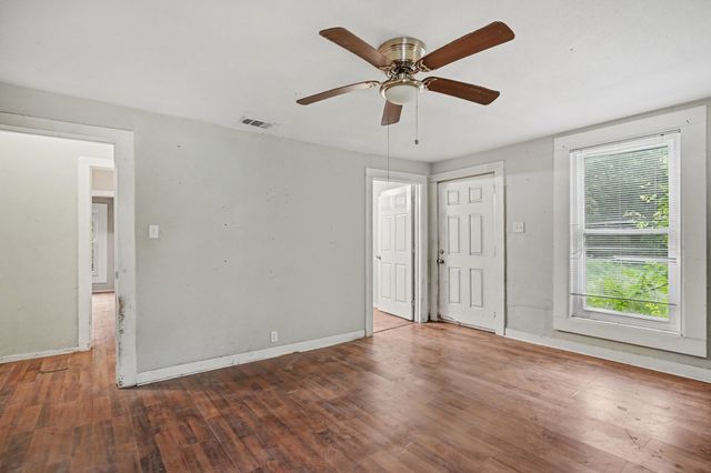714 Ritchey Street, Gainesville, TX 76240