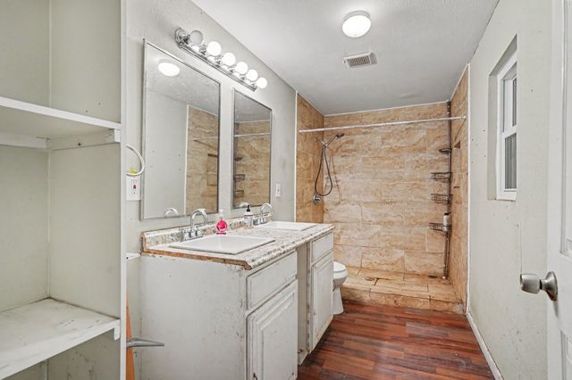 714 Ritchey Street, Gainesville, TX 76240