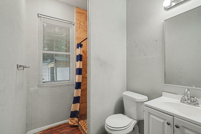 714 Ritchey Street, Gainesville, TX 76240