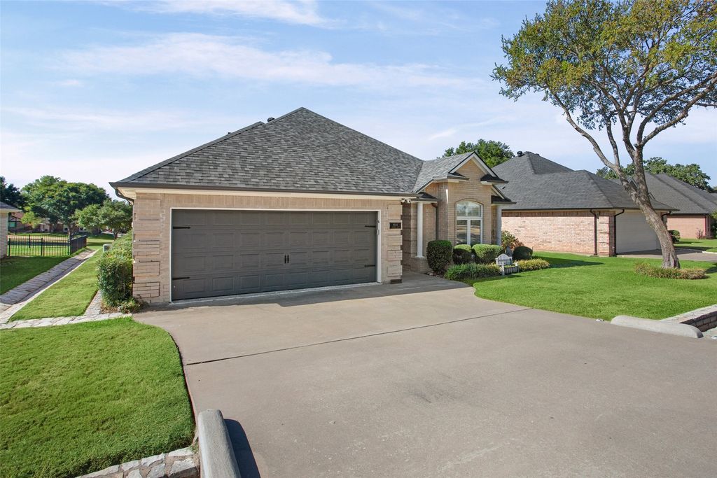 8606 Leisure Lane, Granbury, TX 76049 — photo 2