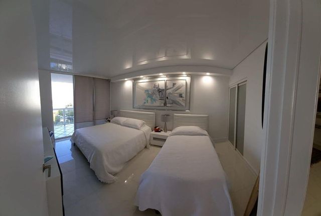 16425 Collins Avenue 818, Sunny Isles Beach, FL 33160