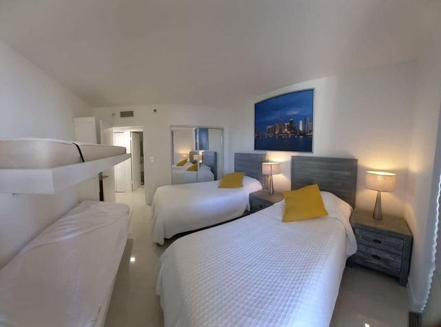 16425 Collins Avenue 818, Sunny Isles Beach, FL 33160