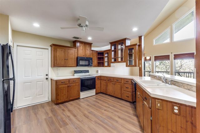 106 Redbud DR, Spicewood, TX 78669