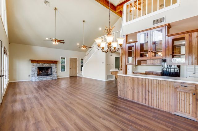 106 Redbud DR, Spicewood, TX 78669