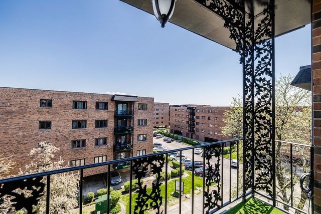 9375 Landings Lane 502, Des Plaines, IL 60016
