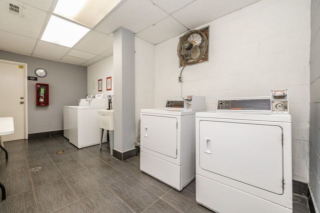 9375 Landings Lane 502, Des Plaines, IL 60016