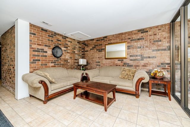 9375 Landings Lane 502, Des Plaines, IL 60016