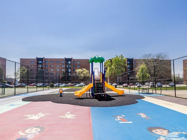 9375 Landings Lane 502, Des Plaines, IL 60016
