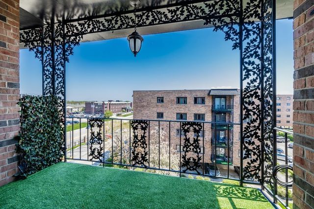 9375 Landings Lane 502, Des Plaines, IL 60016