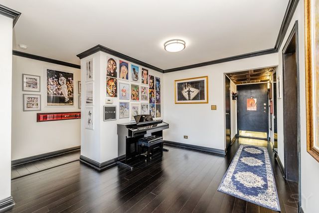 9375 Landings Lane 502, Des Plaines, IL 60016