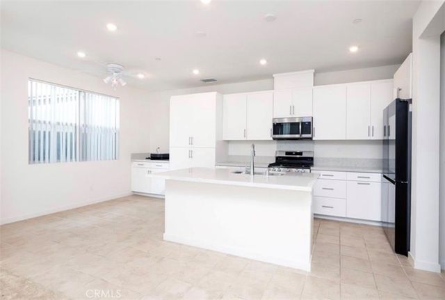 16020 Sunny Court, Fontana, CA 92336