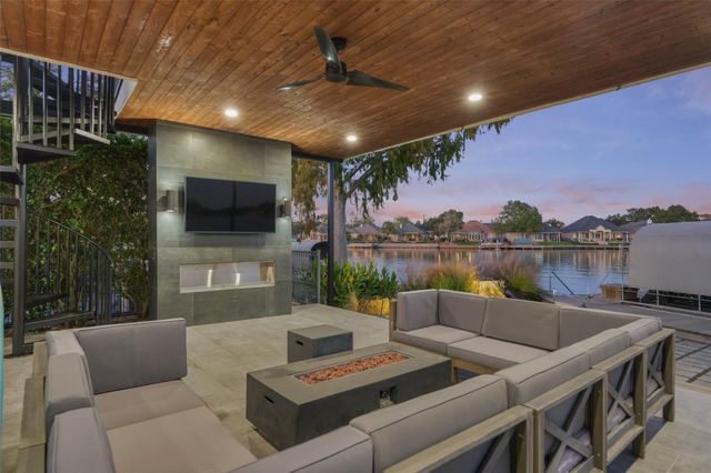 12870 Pelican Island Drive, Willis, TX 77318