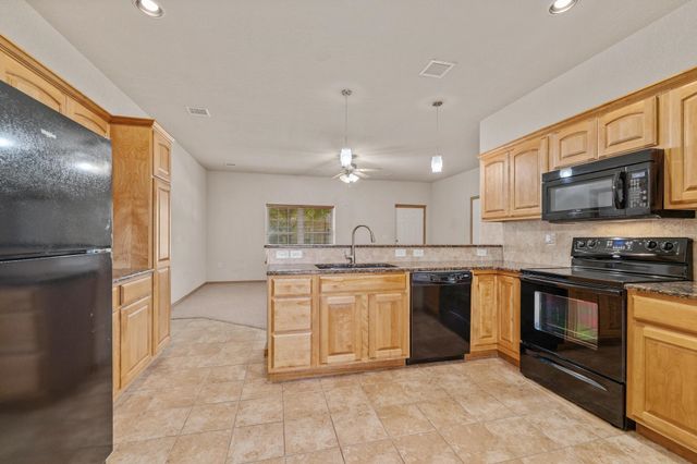 201 E Karla Ave, Haysville, KS 67060