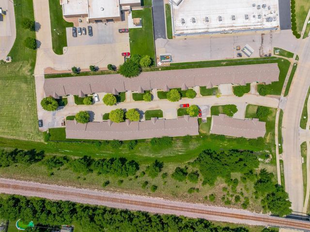 201 E Karla Ave, Haysville, KS 67060