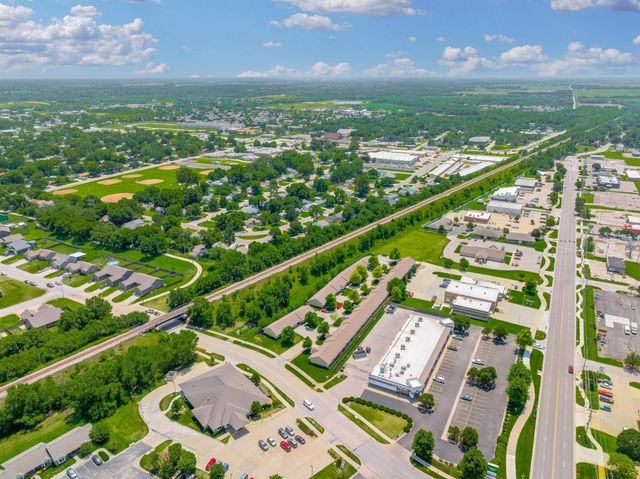 201 E Karla Ave, Haysville, KS 67060