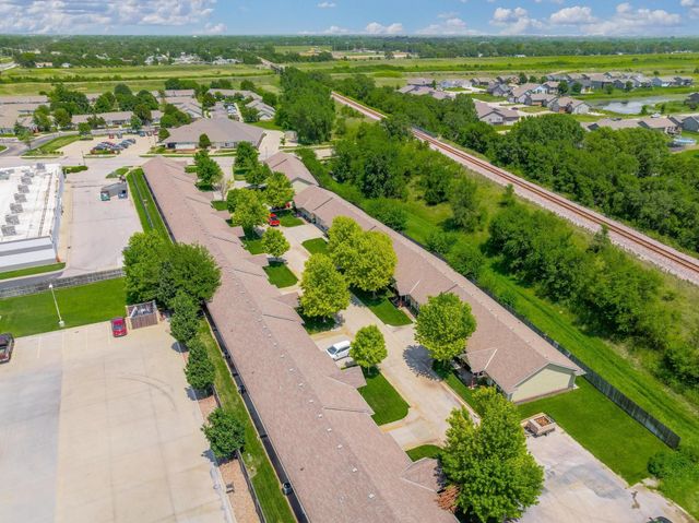 201 E Karla Ave, Haysville, KS 67060