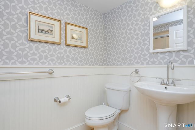 175 Dolphin Cove Quay, Stamford, CT 06902