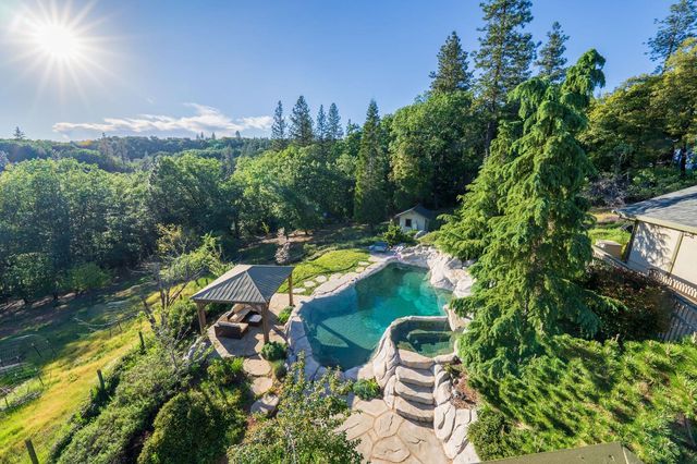14838 Christophers Place, Grass Valley, CA 95945
