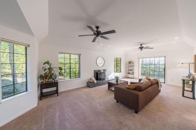 14838 Christophers Place, Grass Valley, CA 95945