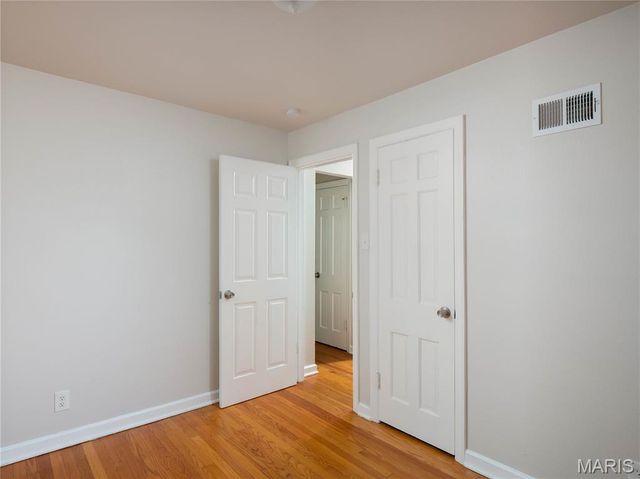 377 N Schlueter Avenue, St Louis, MO 63135