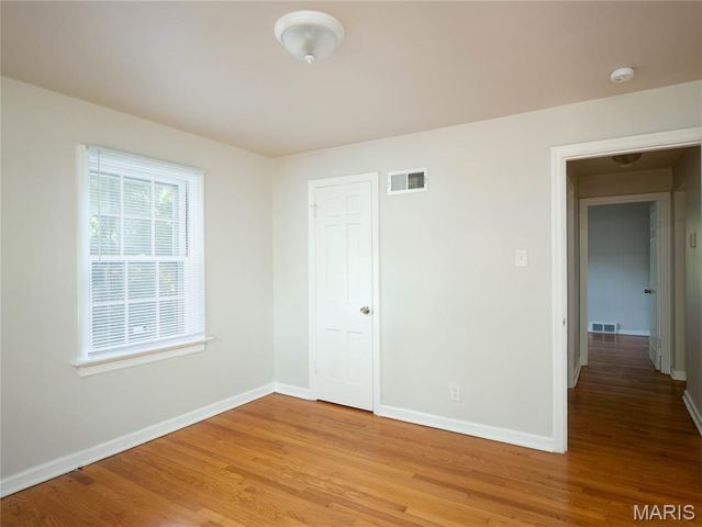 377 N Schlueter Avenue, St Louis, MO 63135