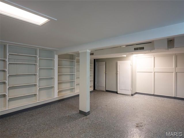 377 N Schlueter Avenue, St Louis, MO 63135