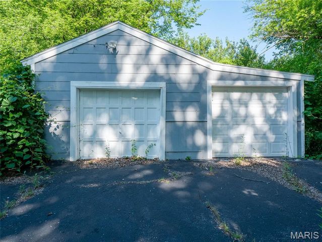 377 N Schlueter Avenue, St Louis, MO 63135