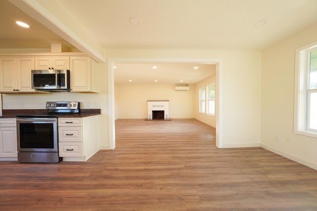 60 N Peach Street, Medford, OR 97501