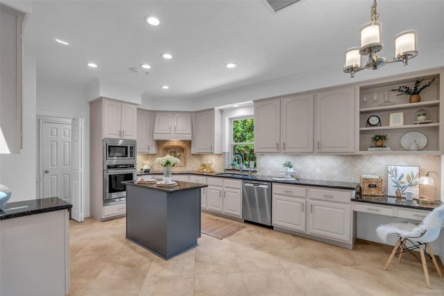 118 Quiet Oak Circle, The Woodlands, TX 77381