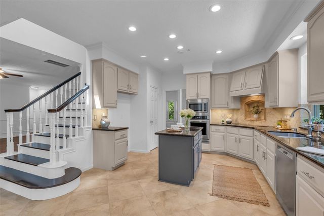 118 Quiet Oak Circle, The Woodlands, TX 77381