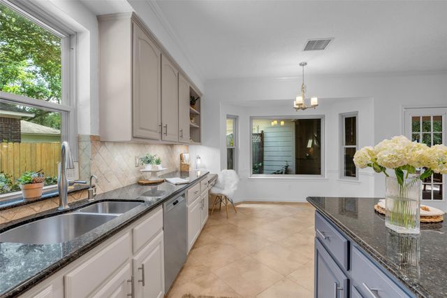 118 Quiet Oak Circle, The Woodlands, TX 77381