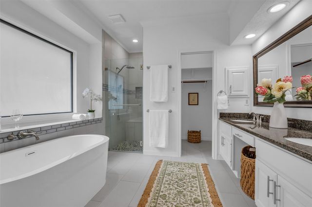 118 Quiet Oak Circle, The Woodlands, TX 77381