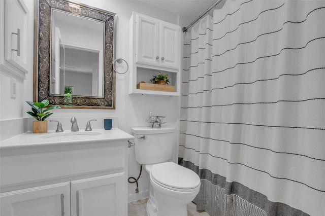 118 Quiet Oak Circle, The Woodlands, TX 77381