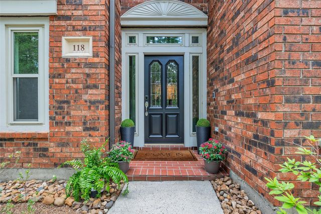 118 Quiet Oak Circle, The Woodlands, TX 77381