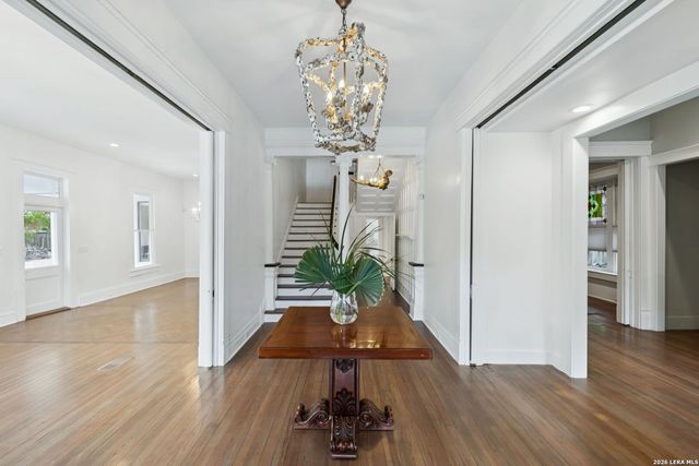 321 E DEWEY PL, San Antonio, TX 78212